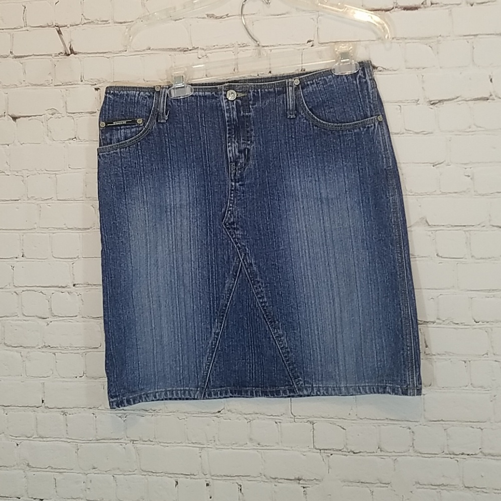 Squeeze denim skirt